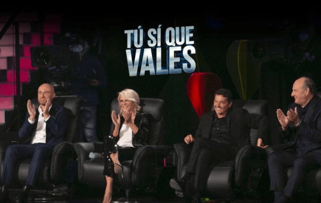 Tù Sì Que Vales, RUDY ZERBI NUDO IN DIRETTA: 'Non ho le mutande'. Non sapeva più come coprirsi. VIDEO