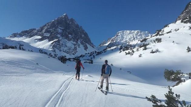 Covid, Regioni alpine: 'Impianti sciistici aperti solo a ospiti di alberghi'