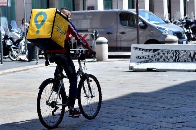 Glovo sotto controllo giudiziario: il lavoro su piattaforma alla prova della legalit&agrave; costituzionale