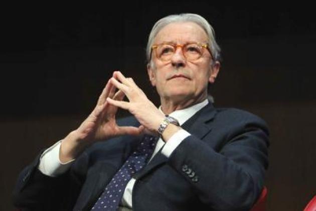 Vittorio Feltri su Twitter: "Prima piangono perché non piove, poi perché piove troppo". La stoccata agli ambientalisti scatena la polemica