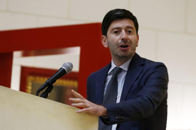 Nuova variante Covid, Speranza: 'Rischio che arrivi in Italia è reale, ma il vaccino...'