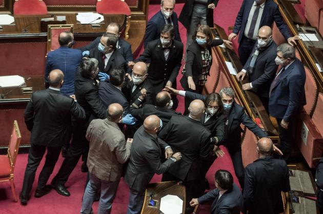 Decreto sicurezza, ancora bagarre in Senato. Lega: 'Governo ne prenda atto'