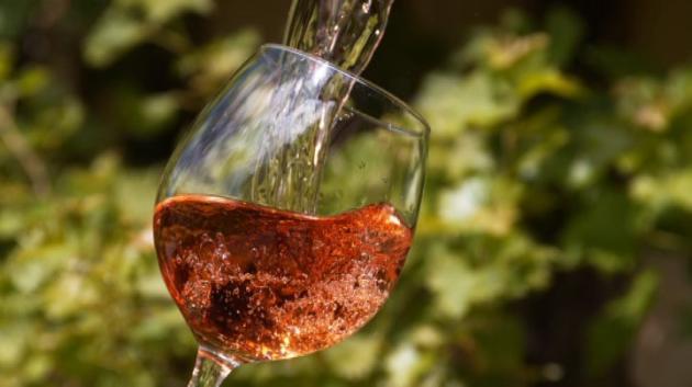Gesù, il Paradiso e gli incitamenti anti Cristo di bere vino in abbondanza durante la Vigilia di Natale