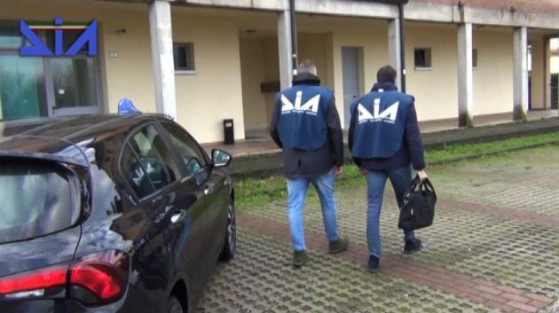DIA dia Dia confisca beni confiscati sequestro arresto Paratore Ercolano Santapaola Catania mafia clan riciclaggio aziende società illeciti tesoro