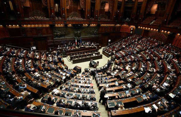 Decreto Natale è un DECRETO LEGGE, non un DPCM: differenze