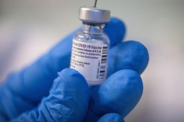 Covid Italia, vaccino Pfizer: prime dosi il 26 dicembre