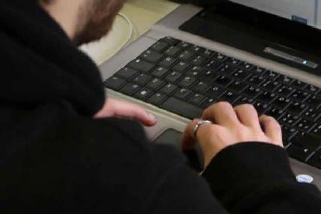 Sesso durante la lezione online, prof si dimette a Urbino