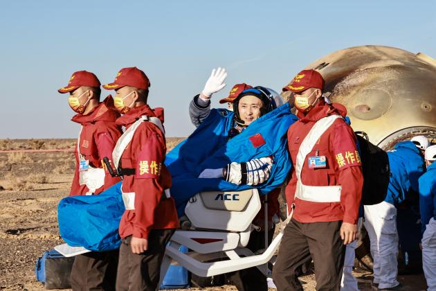 Cina: capsula di rientro Shenzhou-16 atterra a Dongfeng (4)