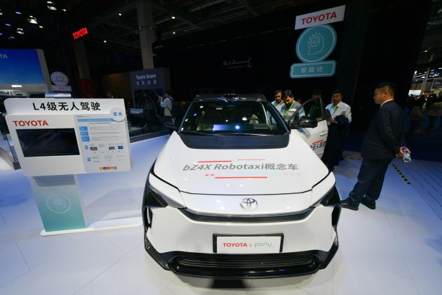 Cina: Shanghai, esposizione automobilistica a CIIE (1)