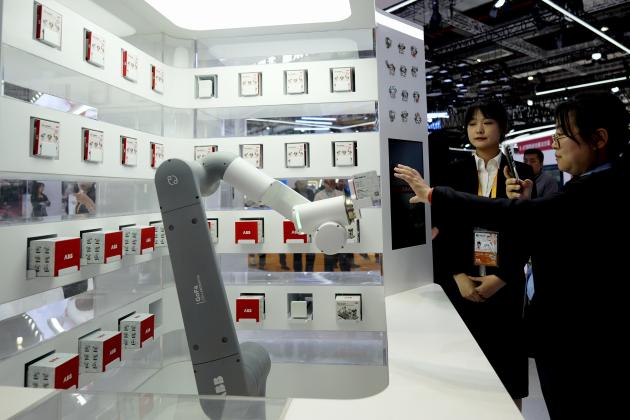 Cina: Shanghai, prodotti di IA esposti a CIIE (2)