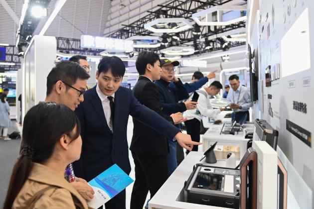 Cina: Zhejiang, Wuzhen ospita Light of Internet Expo (2)