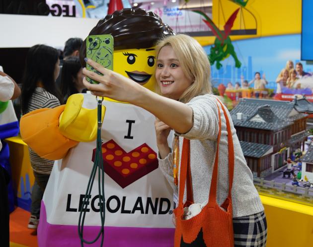 Cina: CIIE, LEGO espone nuovi giochi ispirati a cultura nazionale (2)