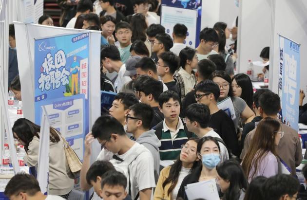 Cina: introduce iniziative per migliorare occupazione di laureati