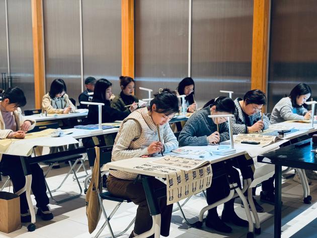 Cina: corsi d'arte serali rendono più colorate vite dei giovani