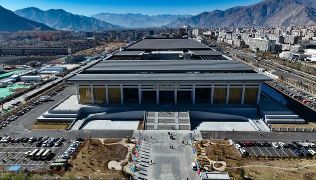 Cina: in funzione il gran teatro dello Xizang a Lhasa (1)