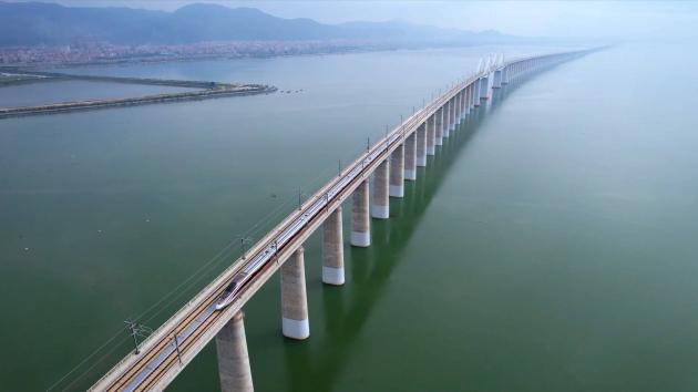 Cina: sviluppo delle ferrovie ad alta velocità su binario più veloce nel 2023
Favorire sviluppo socio-economico all'interno del Paese e non solo