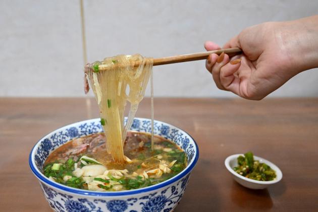 Cina: Anhui, famosa zuppa di manzo Huainan