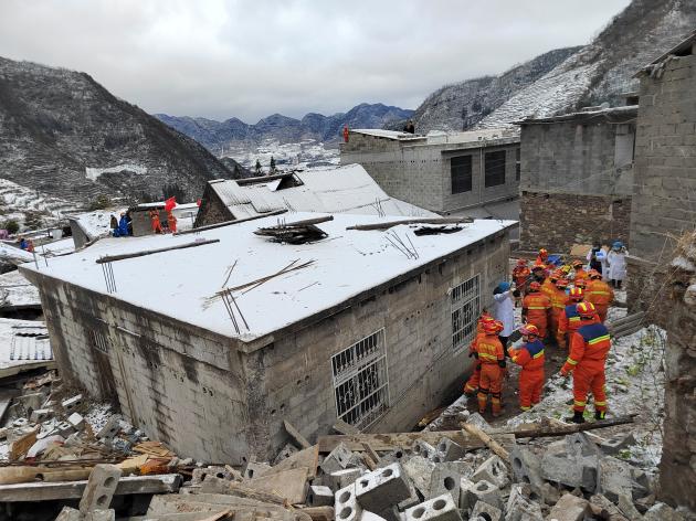 Cina: Yunnan, soccorritori al lavoro dopo frana a Zhaotong 
