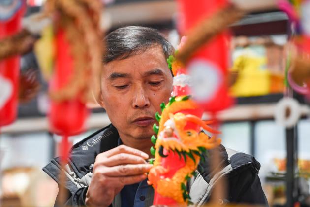 Cina: Chongqing, erede di candele tradizionali rinnova prodotti (2)