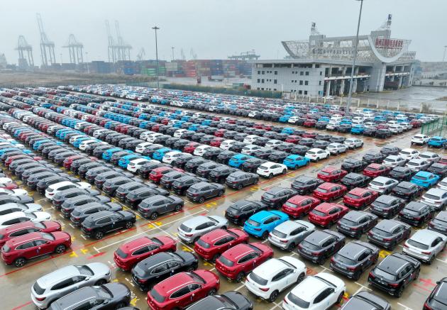 Cina: Fujian, esportazione di veicoli nel porto di Fuzhou (2)