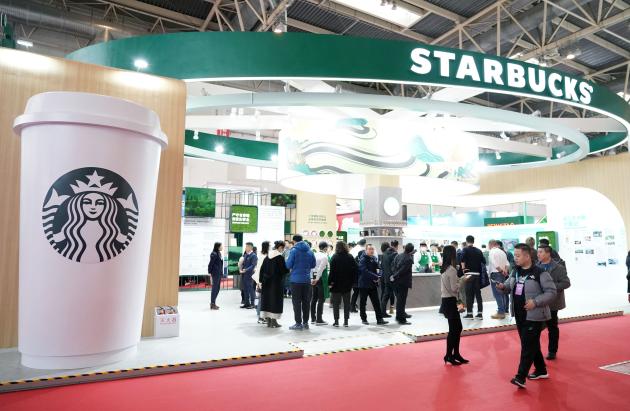 Starbucks verso espansione in Cina, ceduto il 60% della filiale per $4mld a partner cinese Boyu Capital, nuova joint venture per sviluppare 20mila punti vendita