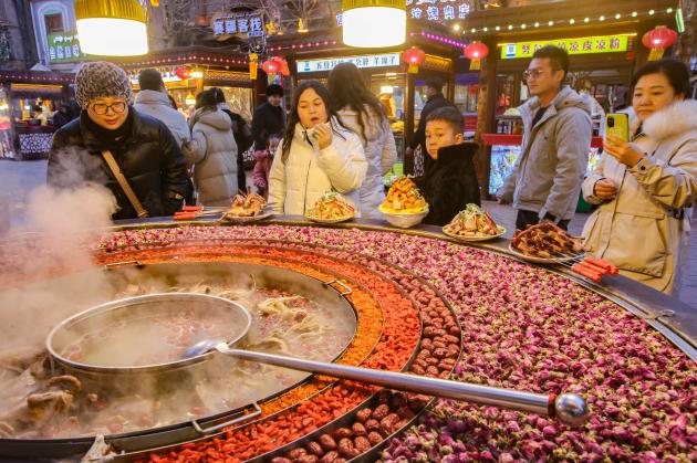 Cina: Xinjiang, si respira atmosfera festosa di Capodanno lunare (2)