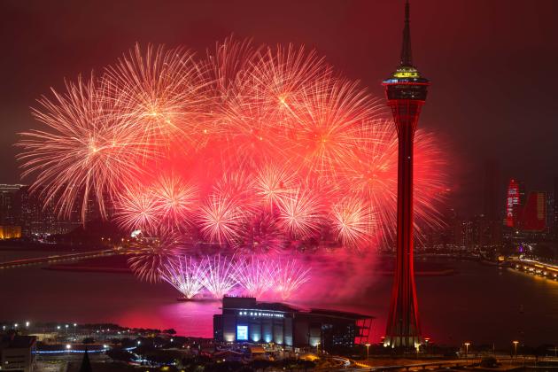Cina: fuochi d'artificio per la Festa di primavera a Macao (1)