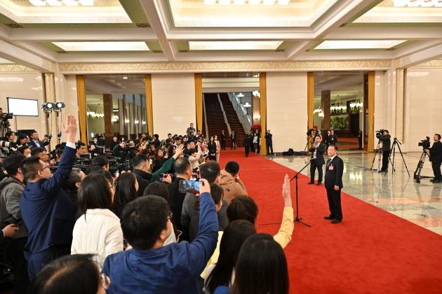 Cina: interviste a ministri dopo apertura seconda sessione 14ma NPC (1)