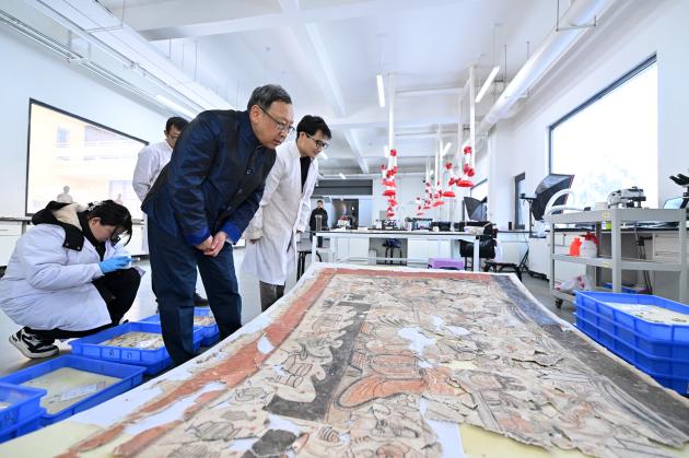 Cina: Shanxi, deputato a NPC promuove conservazione grotte Yungang (1)