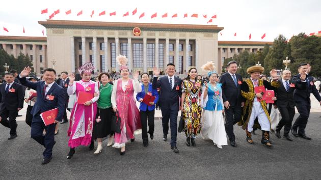 Cina: Pechino, riunione di chiusura di seconda sessione 14ma NPC (1)