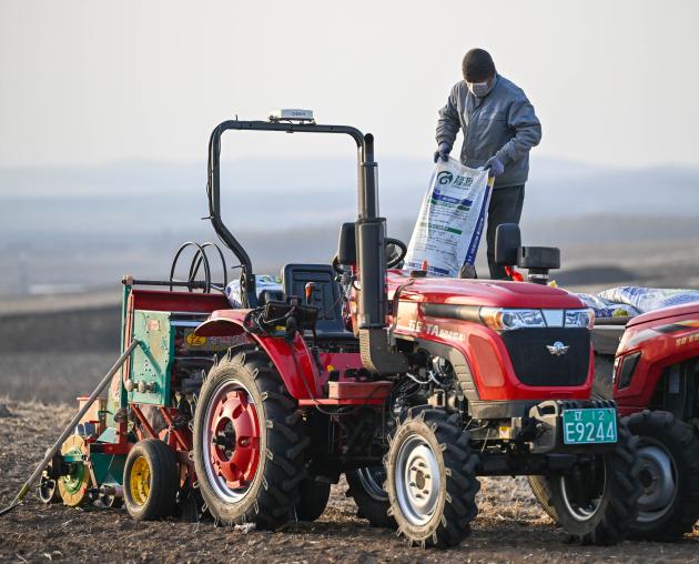 Cina: Mongolia Interna, agricoltura primaverile a Hinggan League (2)