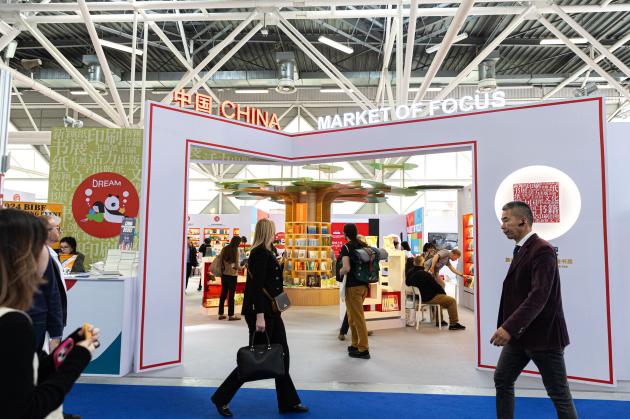 Italia: area espositiva cinese alla Bologna Children's Book Fair (3)