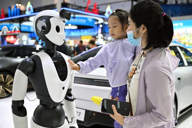 Cina: Hainan, prodotti tech di IA attirano visitatori a CICPE (1)
