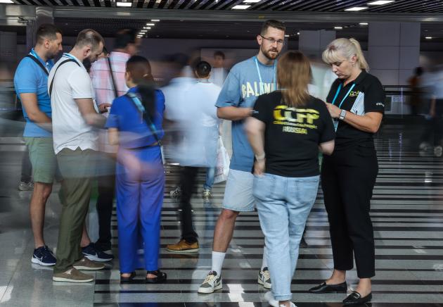 Cina: Guangdong, acquirenti stranieri a Fiera di Canton (2)