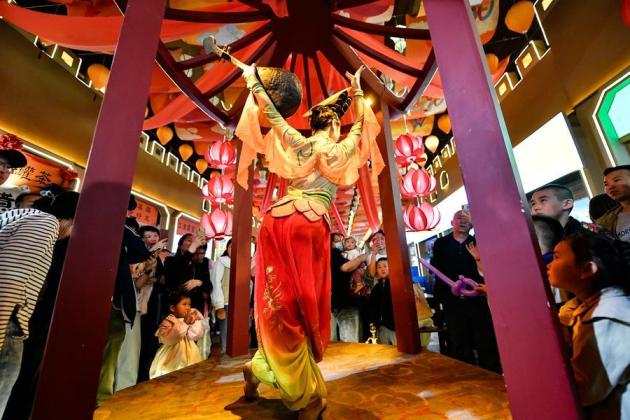 Cina: Gansu, economia notturna stimola turismo in vista di Festa lavoratori