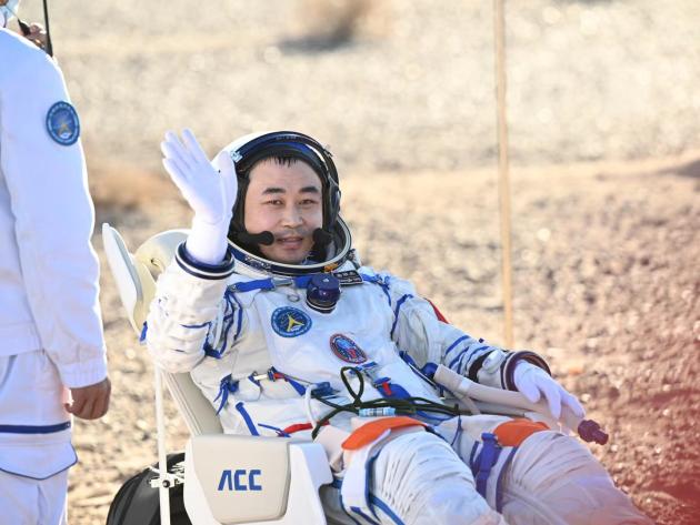 Cina: atterrata capsula di rientro di Shenzhou-17 (1)