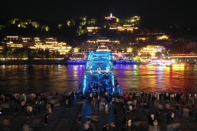 Cina: Lanzhou, forte crescita attività notturne stimola turismo, consumi