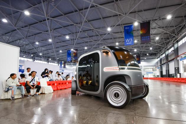 Minibus senza conducente prodotti in Cina circoleranno a Torino, in Italia
