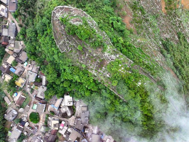Cina: video mostra rovine di antica città a forma di impronta nel Guizhou