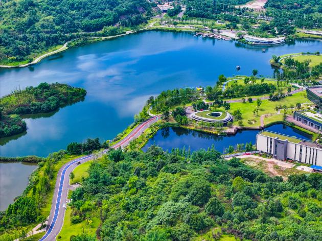 Cina: veduta aerea del lago Mingyue a Chongqing