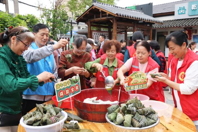 Cina: preparativi per Dragon Boat Festival (2)