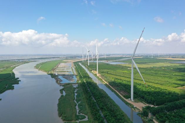 Cina: attrezzature eoliche in parco industriale a Yancheng