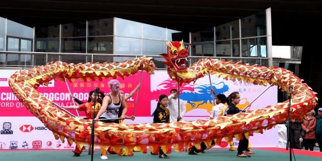 Regno Unito: festa delle barche drago a Salford (2)