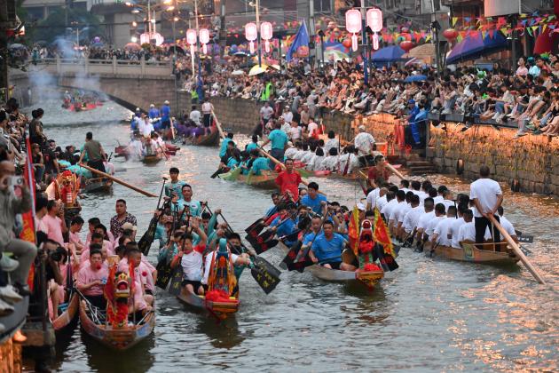 Cina: Fujian, gara notturna di dragon boat a Fuzhou (2)
