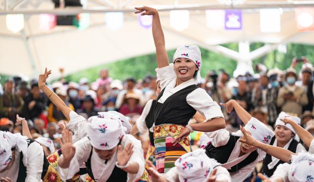 Cina: concorso di danza Guozhuang nello Xizang (1)