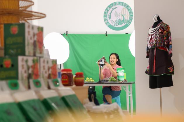 Cina: festival dello shopping di metà anno