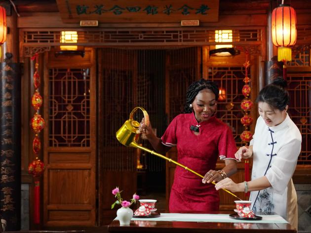Cina: conduttrice gabonese promuove con programmi TV cultura locale in Africa