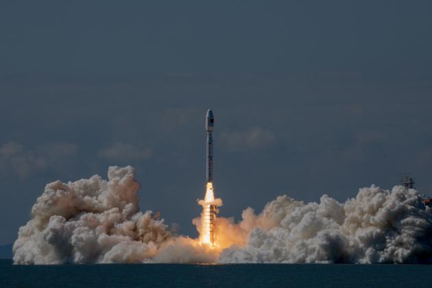 Cina: razzo Smart Dragon-3 lancia 8 satelliti dal mare