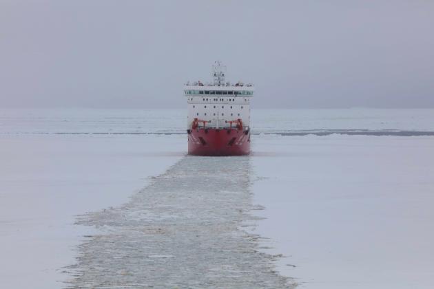 Cina: rompighiaccio cinesi impegnati nella 41esima spedizione antartica (1)