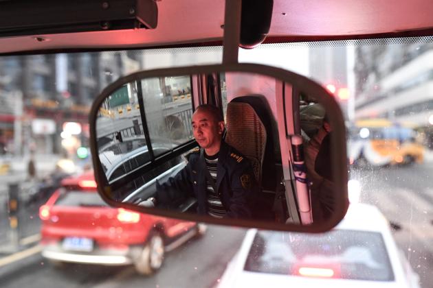 Cina: aumenta età massima per conducenti di autobus, camion